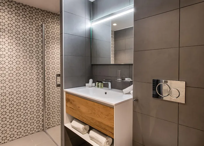 Manali By Alpine 谷雪维尔