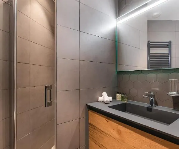 Apartmanhotel Manali By Alpine Courchevel